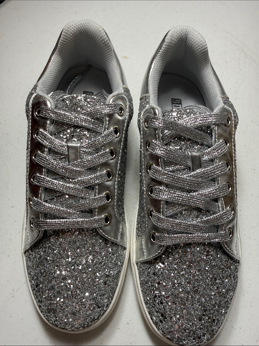 IDIFU Silver Glitter Low-Top Lace-Up Sneakers